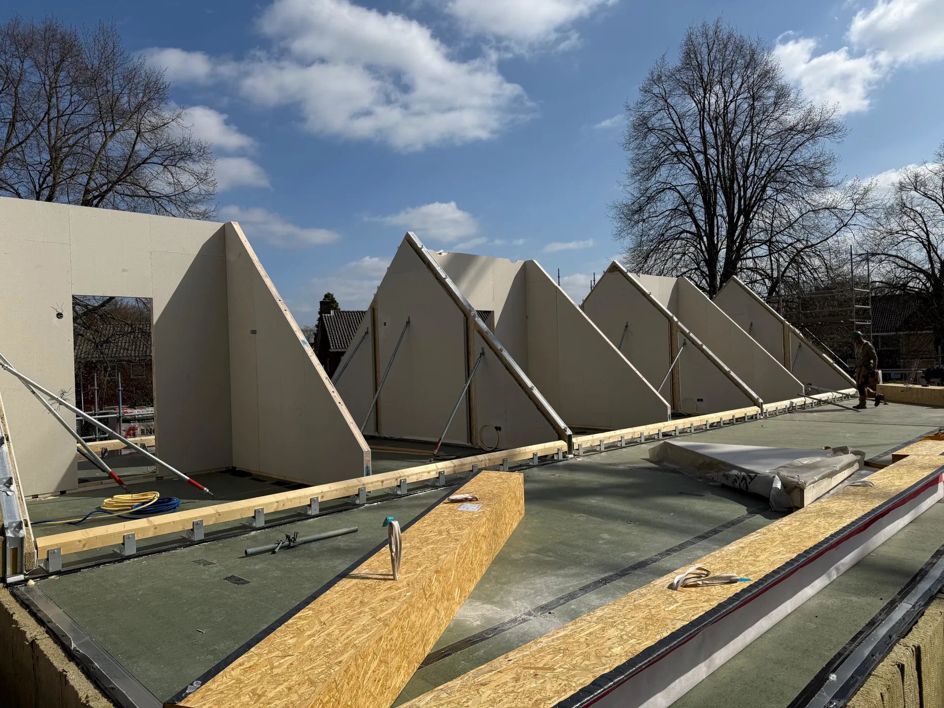 Montage van Rockzero dakmodules voor levensloopbestendige woningen in Didam